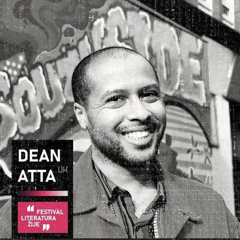 Britský básník Dean Atta vystoupí na festivalu Literatura žije! 2023